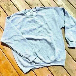 NWOT GILDEN CREW NECK LONG SLEEVE  SWEATER